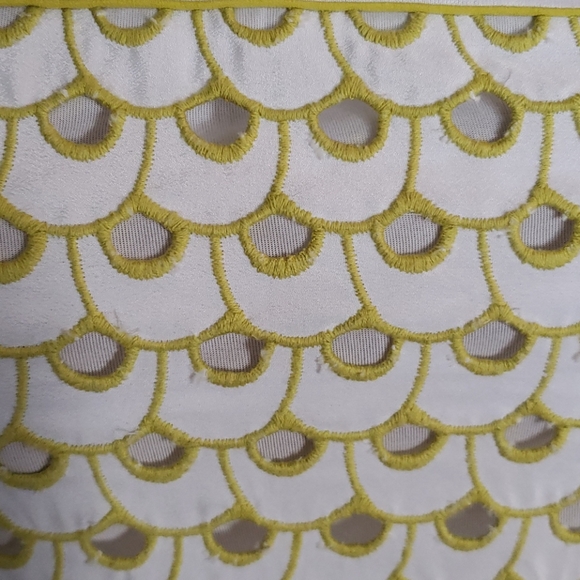 Ann Taylor Circular Embroidered Eyelet Shell - Picture 3 of 13